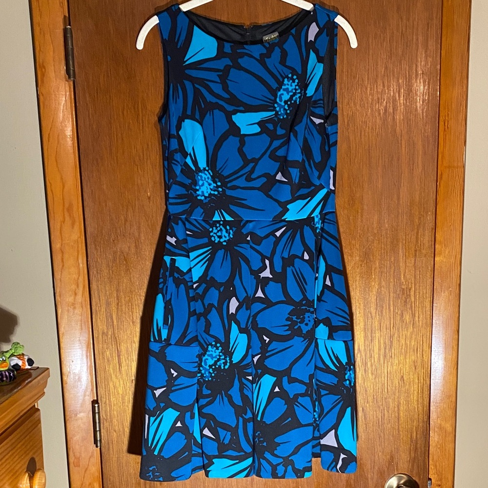 Taylor Blue and Black Floral Mini Dress🍀